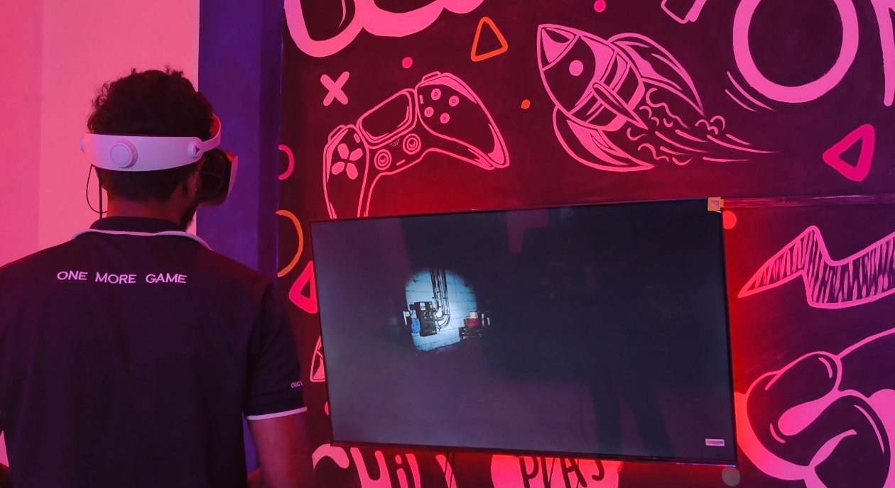 VR2 Gaming at OMG Arcade